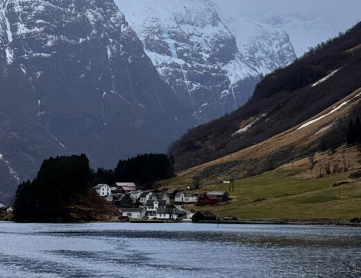 barco Nærøyfjord